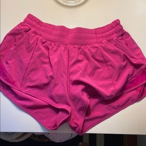 Lululemon hotty hot short 2.5 inch magenta